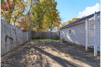 795 S Hawkins Avenue, Akron, OH 44320 - Photo 28
