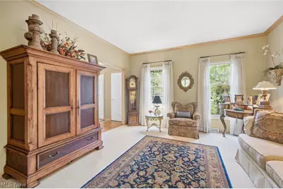 8650 Treetop Trail, Grandview Heights, OH 44147 - Photo 10