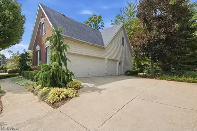 8650 Treetop Trail, Grandview Heights, OH 44147 - Photo 6