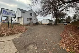 1921 Maple Ave, Zanesville, OH 43701 - Photo 1