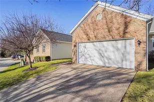 1718 N Pointe Dr NW, Canton, OH 44708 - Photo 1