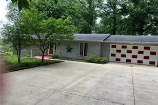 965 Blossom Ln, Zanesville, OH 43701 - Photo 1