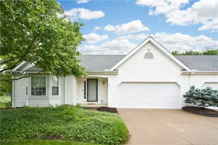 721 Pebblecreek Dr, Akron, OH 44320 - Photo 1