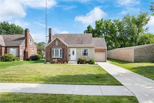 120 34th St NE, Canton, OH 44714 - Photo 1