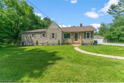 5843 Fairlawn Avenue, Hubbard, OH 44425 - Photo 1