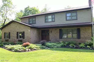 812 Spring Water Dr, Akron, OH 44333 - Photo 1