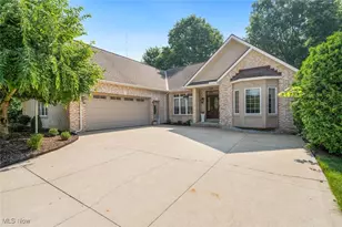 7661 Quail Hollow Dr, Green Hills, OH 44131 - Photo 1