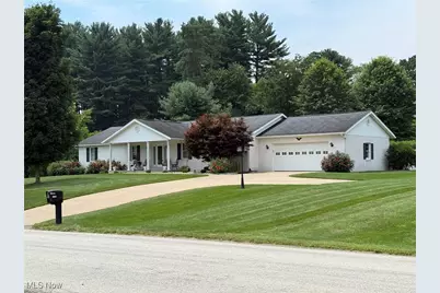 2626 Pleasant Valley Road NE, New Philadelphia, OH 44663 - Photo 1