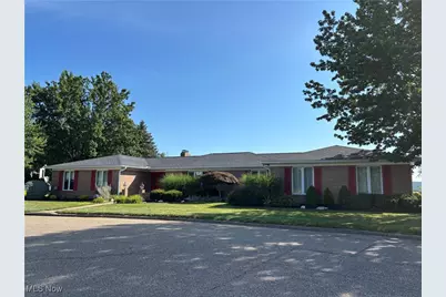 403 Hillcrest Drive NE, New Philadelphia, OH 44663 - Photo 1