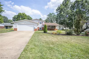 8004 Sapphire Ave NE, Canton, OH 44721 - Photo 1