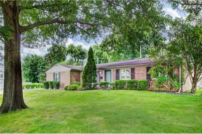 906 Lindy Lane Avenue SW, North Canton, OH 44720 - Photo 1