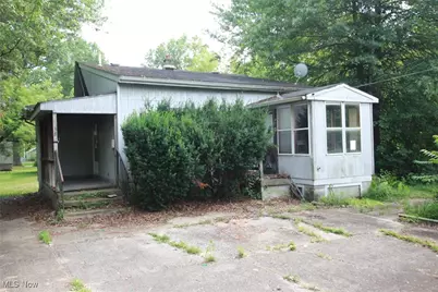 138 Maryland Street NE, Warren, OH 44483 - Photo 1