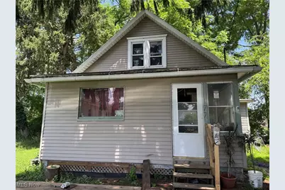 177 E Tuscarawas Avenue, Barberton, OH 44203 - Photo 1