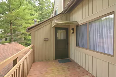 564 Meredith Lane, Cuyahoga Falls, OH 44223 - Photo 1