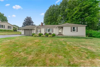 145 Belle Vista Avenue, Hubbard, OH 44425 - Photo 1