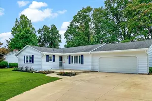 1403 Edgewood Dr, Ashland, OH 44805 - Photo 1