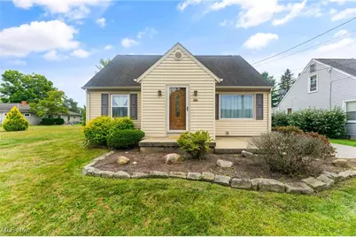 825 Wheeler Avenue, Hubbard, OH 44425 - Photo 1