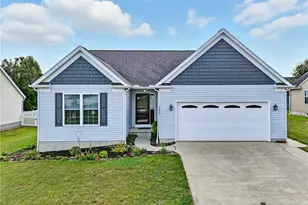 5239 Monroe Square E, Barberton, OH 44203 - Photo 1