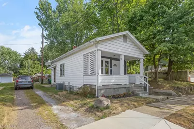 725 W Summit Street, Alliance, OH 44601 - Photo 1