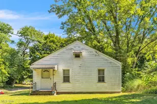 671 Selzer St, Akron, OH 44310 - Photo 1