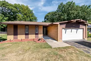 441 Sandhurst Rd, Akron, OH 44333 - Photo 1