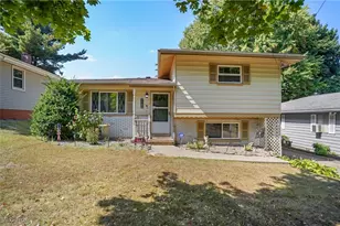 926 Burbank Ave, Akron, OH 44305 - Photo 1