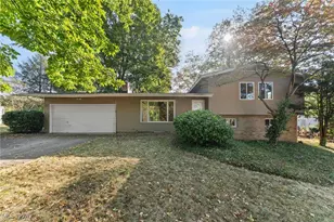 487 Beaumont Dr, Fairlawn, OH 44333 - Photo 1