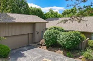 686-20 Fairington Ln, Aurora, OH 44202 - Photo 1