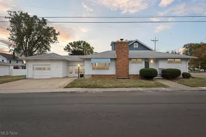 215 N Leavitt Road, Lorain, OH 44052 - Photo 1