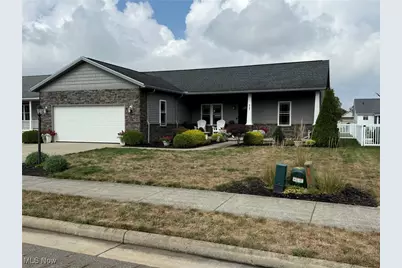 427 Sycamore Circle SE, New Philadelphia, OH 44663 - Photo 1