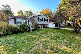 4350 Sunnyview Dr, Uniontown, OH 44685 - Photo 1