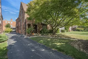 19229 Winslow Rd, Huber Heights, OH 44122 - Photo 1