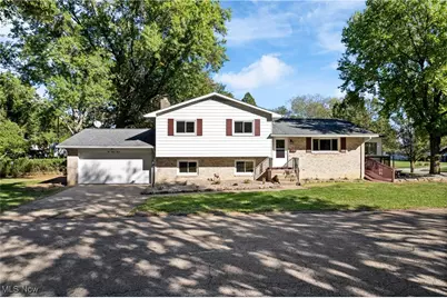 1038 Fairview Place, Alliance, OH 44601 - Photo 1