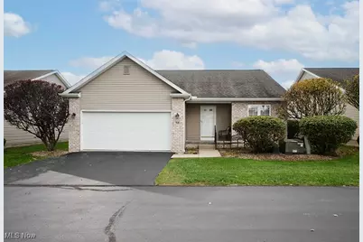 27 Danbury Court NW, Warren, OH 44481 - Photo 1
