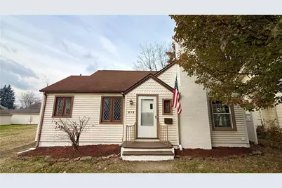 215 Roslyn Avenue NW, Canton, OH 44708 - Photo 1