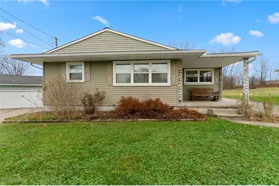 462 Elizabeth Street, Hubbard, OH 44425 - Photo 1