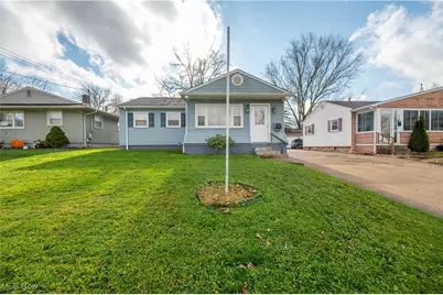 395 Elizabeth Street, Hubbard, OH 44425 - Photo 1