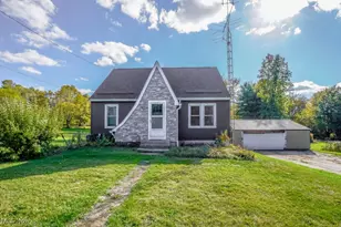 2000 Prairie College St SW, Canton, OH 44706 - Photo 1