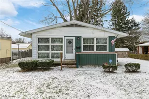 906 Valley Dr NW, North Canton, OH 44720 - Photo 1