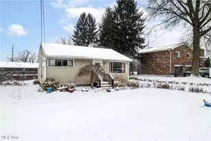 369 Franklin Ave, Barberton, OH 44203 - Photo 1