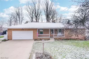 537 Park Ridge Dr, Munroe Falls, OH 44262 - Photo 1
