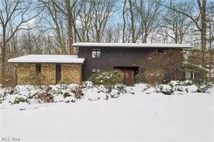 680 Rocky Hollow Dr, Akron, OH 44313 - Photo 1