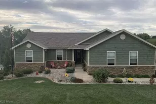 805 Wynncrest Dr, Marietta, OH 45750 - Photo 1