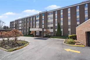 3064 Kent Rd, Stow, OH 44224 - Photo 1