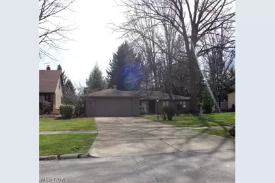 6920 Dogwood Circle, Middleburg Heights, OH 44130 - Photo 1