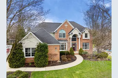 8460 Windsor Way, Grandview Heights, OH 44147 - Photo 1