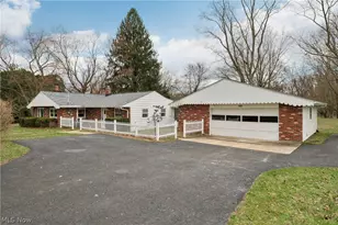 402 Yager Rd, New Franklin, OH 44216 - Photo 1