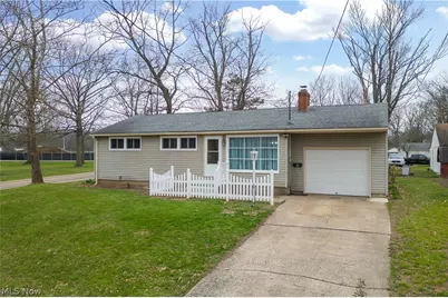 517 Zern Avenue SW, Massillon, OH 44646 - Photo 1