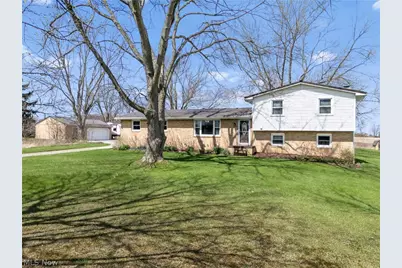 10805 Easton Street NE, Alliance, OH 44601 - Photo 1