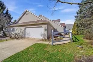 762 Hunters Trail, Akron, OH 44313 - Photo 1